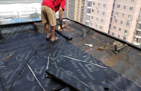 民用建筑后接彩钢屋顶防水维修案例